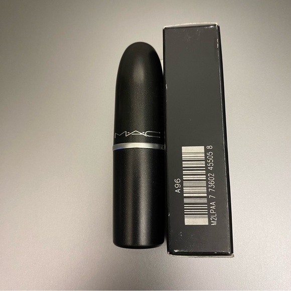 MAC “Flatter Me Fierce” Lipstick - Picture 5 of 12